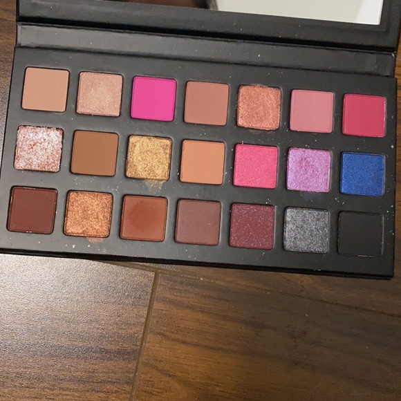 Kylie cosmetic 2018 21 birthday collection palette - Picture 2 of 2